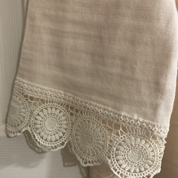 Loft cream Medium blouse 100%cotton Made in India. 3/4 sleeve lace at the cuffs - Picture 2 of 8